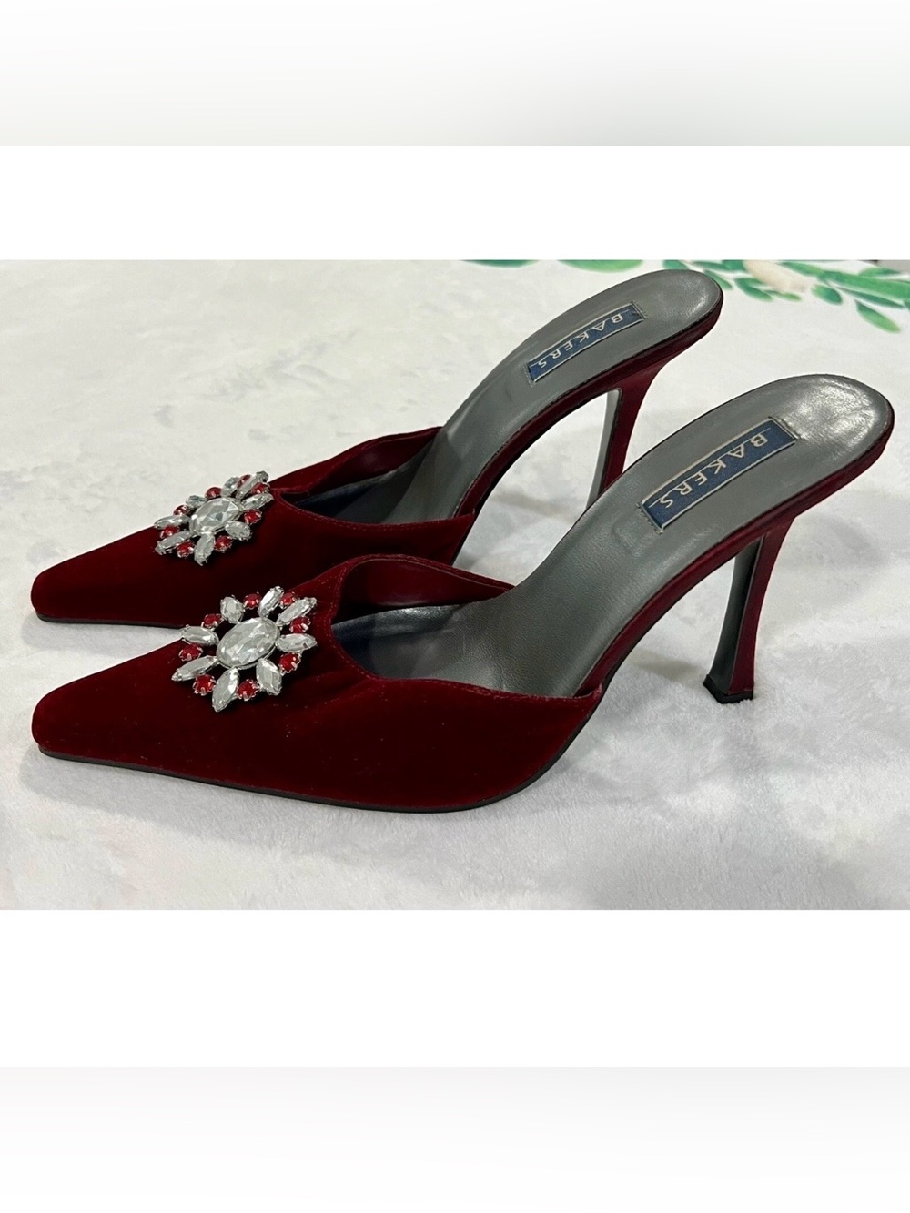 Baker’s Burgundy wine Velvet Mule Heels Crystal Embellished Pointed Toe Size 8.5